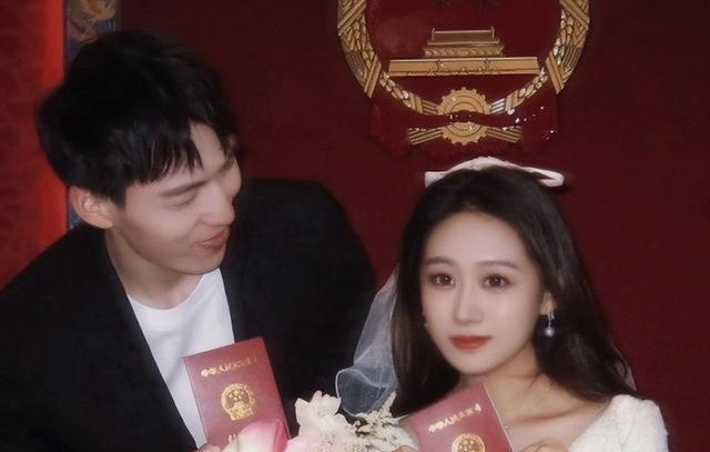 吴前婚姻家庭生活细节和收入?