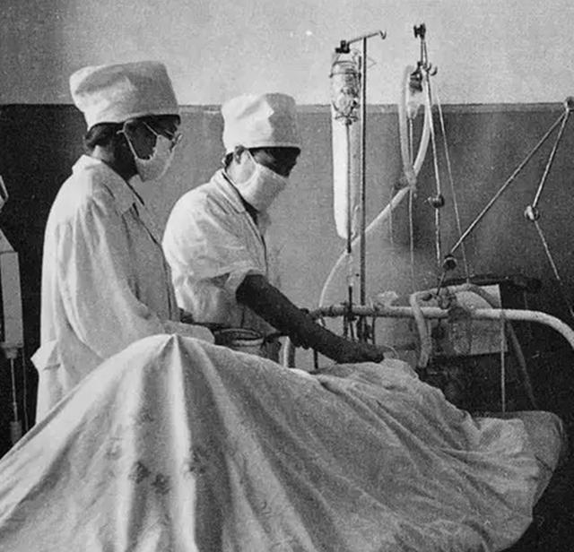 1942年,蒋经国情人章亚若暴亡,这背后有何秘密?