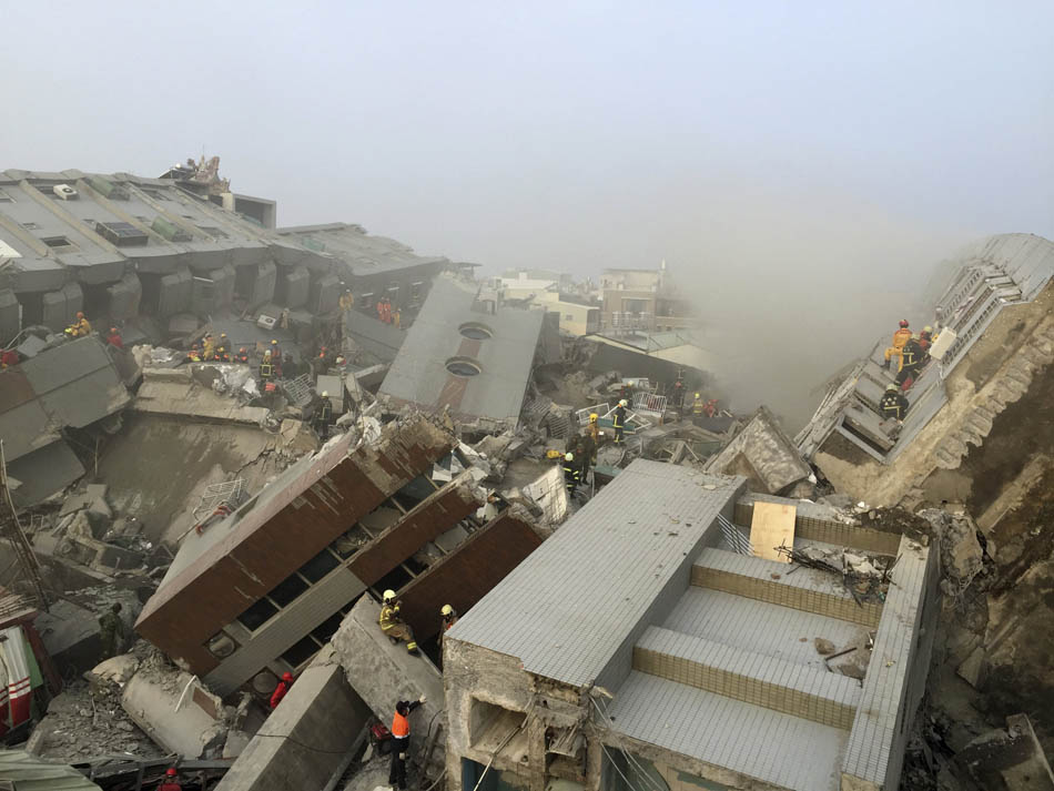 地震房子倒塌图片