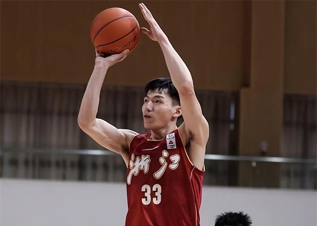 吴前婚姻家庭生活细节和收入?