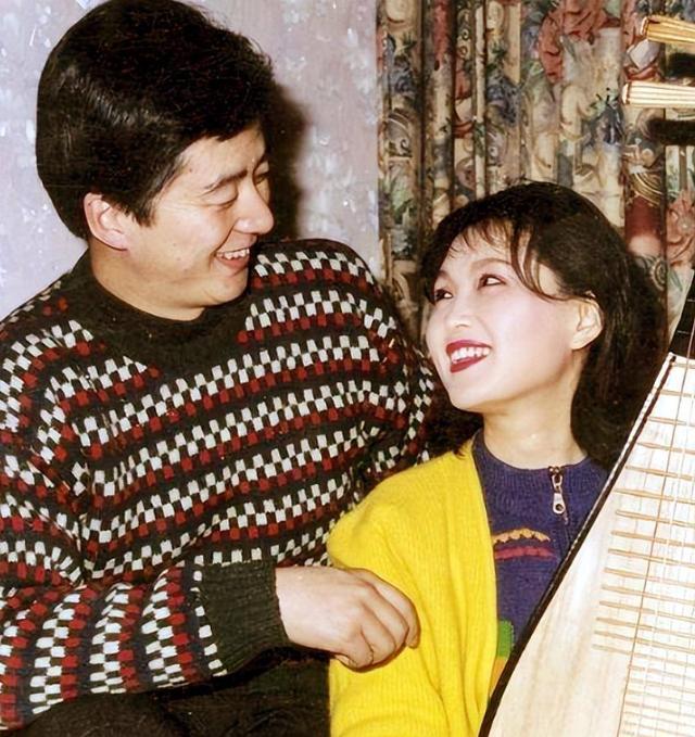 回顾黄梅戏吴亚玲:24岁嫁院长老公,成"五朵金花"中幸福的女人