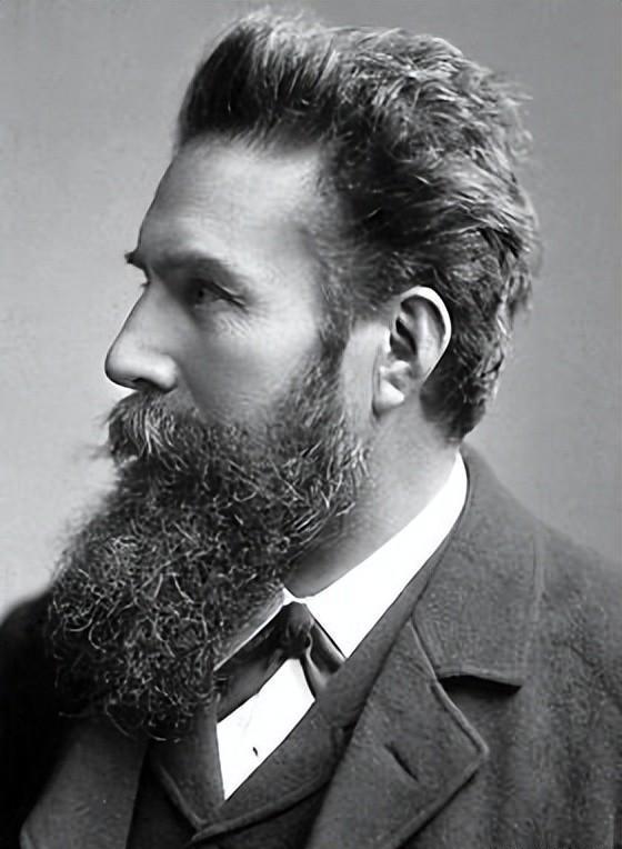 "看穿"一切的科学家!威廉·康拉德·伦琴,是如何研制出x光线?