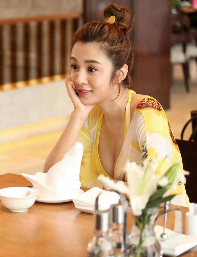 王晓晨的泳装照片:展现内心自信的身材魅力