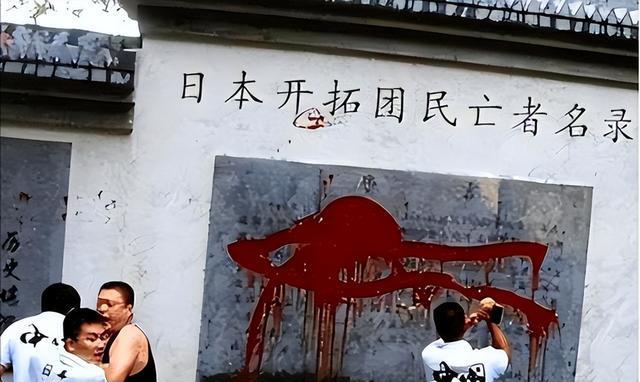 方正县为日军立碑,奢华程度超越烈士陵园,五壮士远跨千里砸碑!