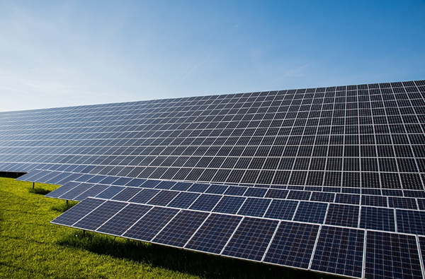 陕西秦泉建设布局太阳能光伏发电:绿色能源的未来之星