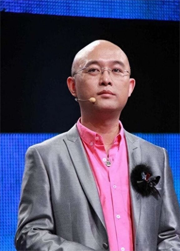 "光头月老"孟非:尝试多个领域后,现今已走上了另一条大道