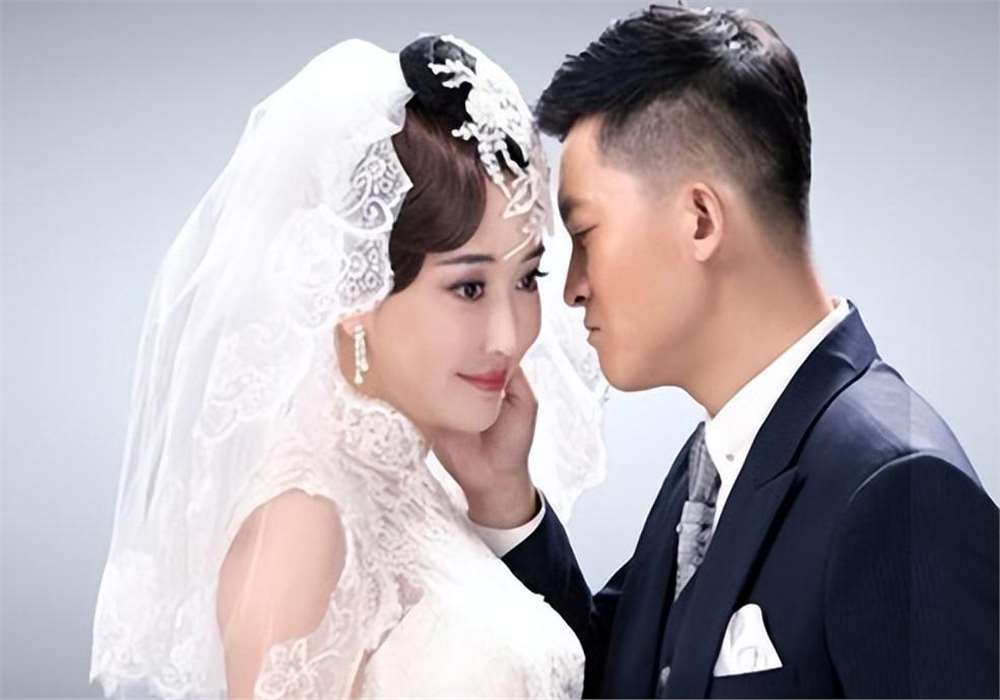 演员杨志刚:娶小师妹张静,钱交给妻子管,如今他过得怎么样?