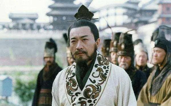 汉武帝晚年重蹈秦始皇覆辙,如何避免亡秦之祸,挽回社会危机