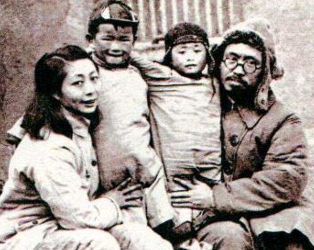 1949年,罗荣桓接前妻之女进京生活,林月琴大方送新皮袄给颜月娥