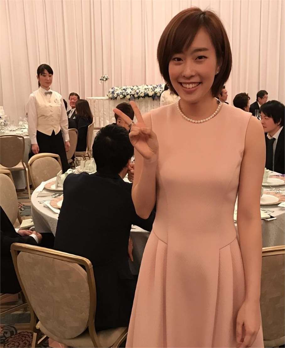 石川佳纯新恋情曝光了?曾暗恋马龙,曝男方大2岁,身高178,演员