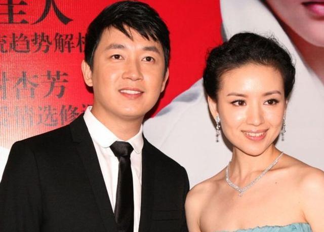 王大治携妻女看房被嘲!妻子穿30多元衣服背布袋,近照不如董洁