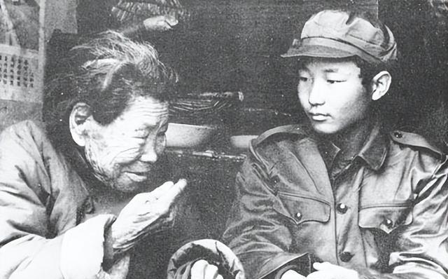 1985年退休厅长来到沂蒙山区,见到哑老太跪地大哭:儿子来看您了