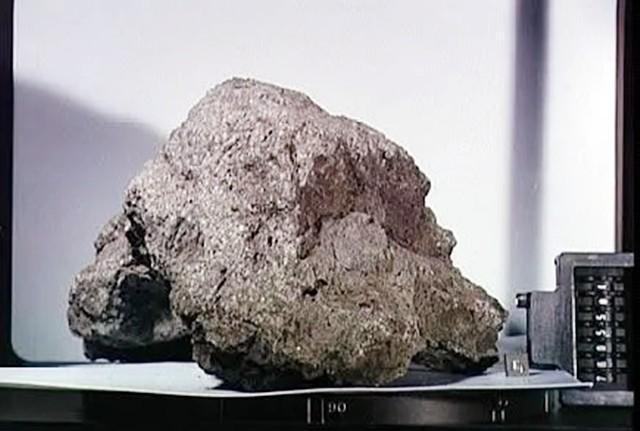 2009年,荷兰证实美国送的"月岩"是假货,美国:我没说那是月岩