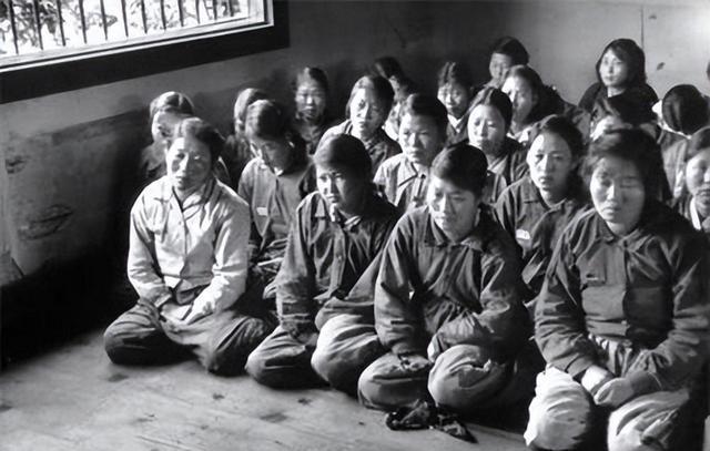 1956年,越南籍将军洪水病重要回国,前妻:我不去送,孩子也不去
