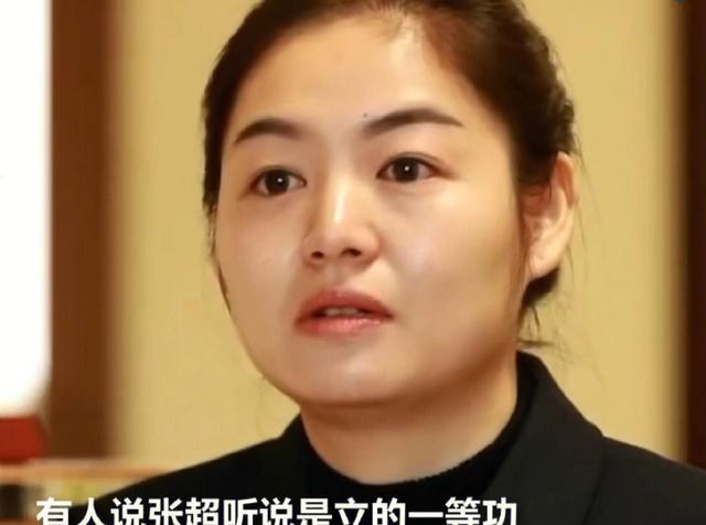 16年航母飞行员张超牺牲,女儿仅2岁,空姐妻子入伍今成海军上尉