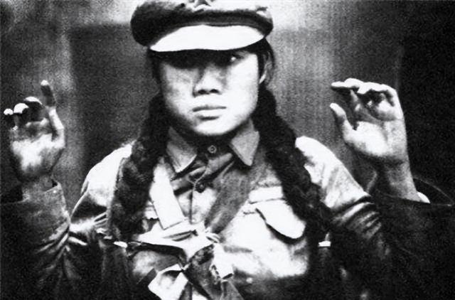 1956年,越南籍将军洪水病重要回国,前妻:我不去送,孩子也不去