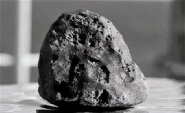 2009年,荷兰证实美国送的"月岩"是假货,美国:我没说那是月岩