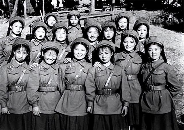 1956年,越南籍将军洪水病重要回国,前妻:我不去送,孩子也不去