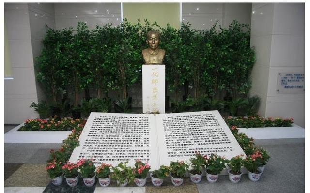清华为吴晗立塑像,怎么不给叶企孙建一座雕像?