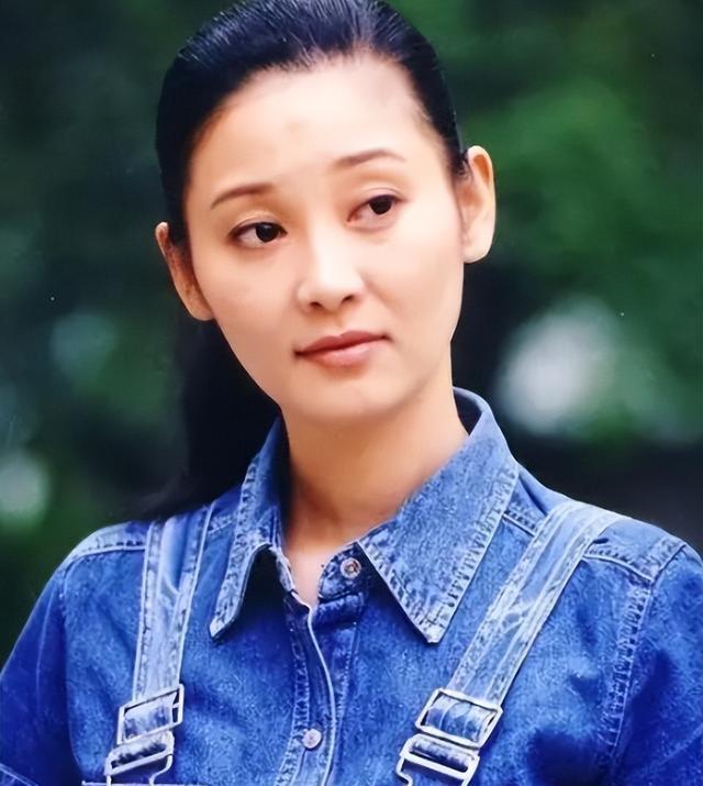 演员徐帆:与名导冯小刚结婚25年不离不弃,如今她才真是人间清醒