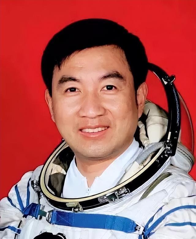首位航天员李庆龙,曾是航天员杨利伟将军恩师,却无缘太空
