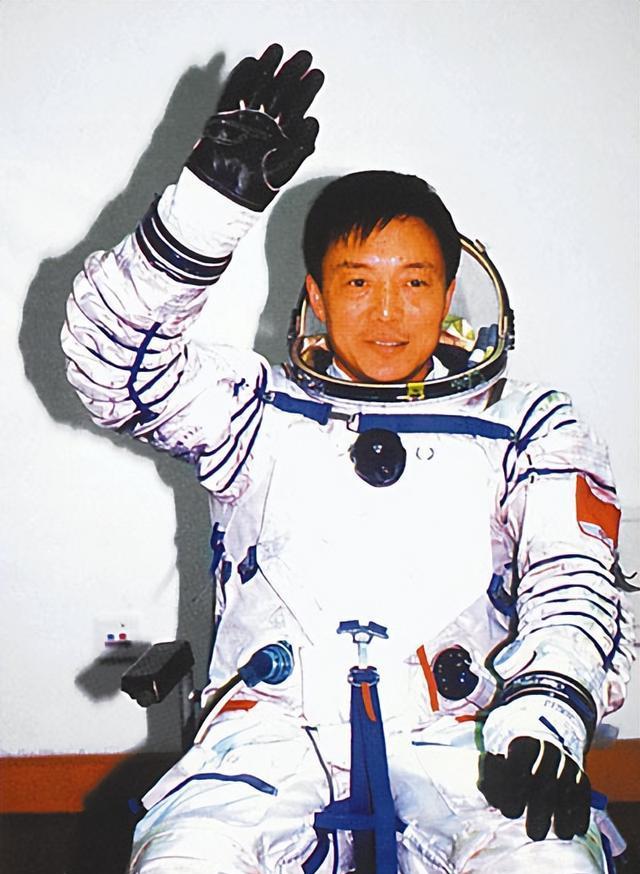 首位航天员李庆龙,曾是航天员杨利伟将军恩师,却无缘太空