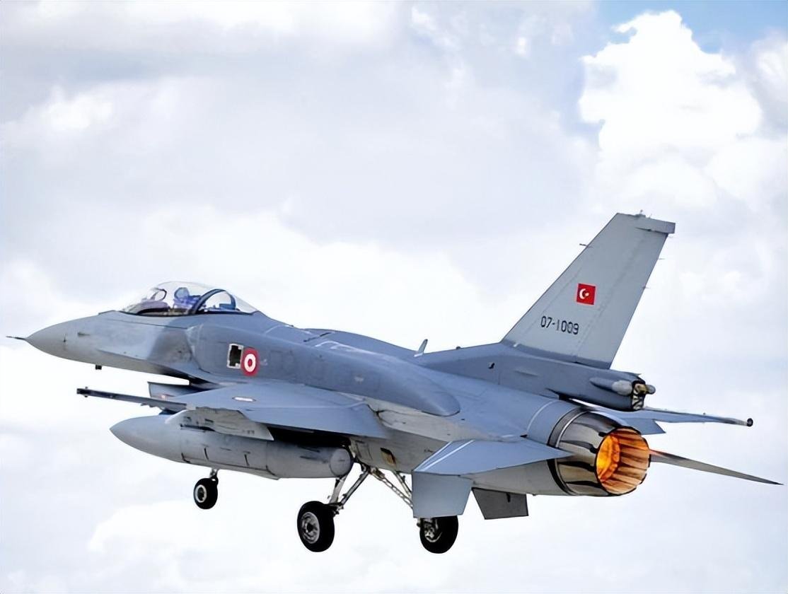 照打不误!俄发出最强势的战斗警告:20架重型战略轰炸机上弹等着