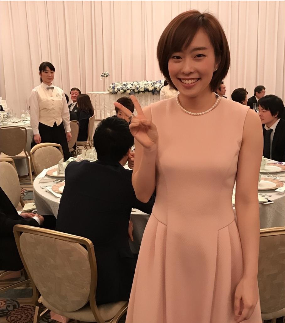 石川佳纯新恋情曝光?曾暗恋马龙,现男友大2岁身高178是个演员!