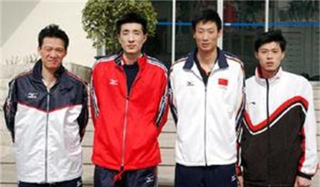 瘫痪4年男排郑亮近况:边直播边挣护工费,取名"正能亮"