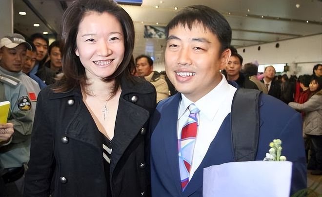 刘国梁老婆王瑾:16岁早恋退队,创业成亿万富婆,和婆婆亲如母女