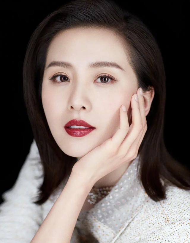 刘诗诗奥运证件照惊艳亮相,肤若凝脂尽显东方美