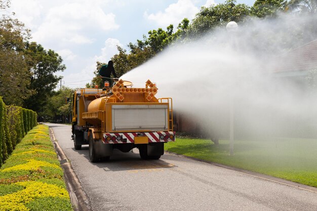鼎跃安全丨高压喷雾车的广泛应用与技术参数