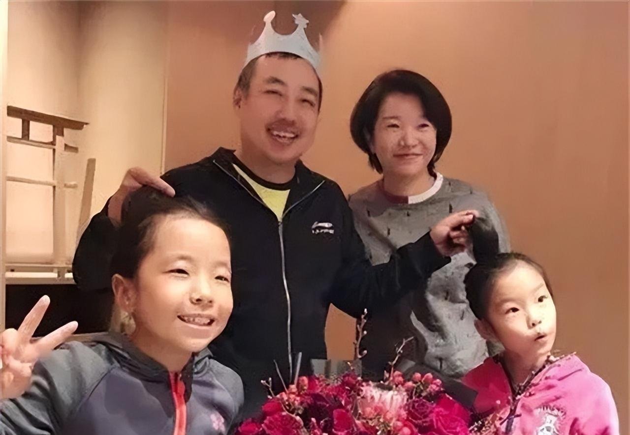 刘国梁老婆王瑾:16岁早恋退队,创业成亿万富婆,和婆婆亲如母女