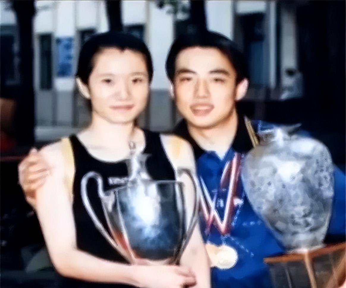 刘国梁老婆王瑾:16岁早恋退队,创业成亿万富婆,和婆婆亲如母女