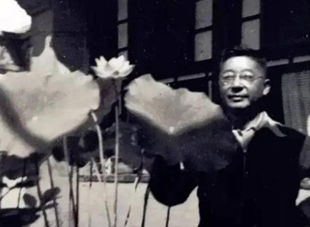 老舍自杀后,舒乙产生心结,只愿称其"老舍先生",晚年终于改口