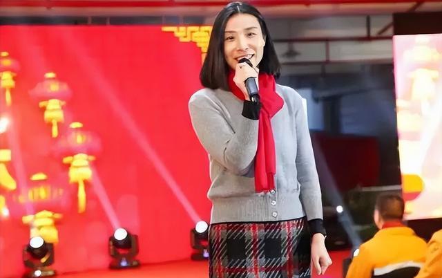 陈小英:把申通卖给马云,套现146亿,如今靠卖雨伞又赚上百亿