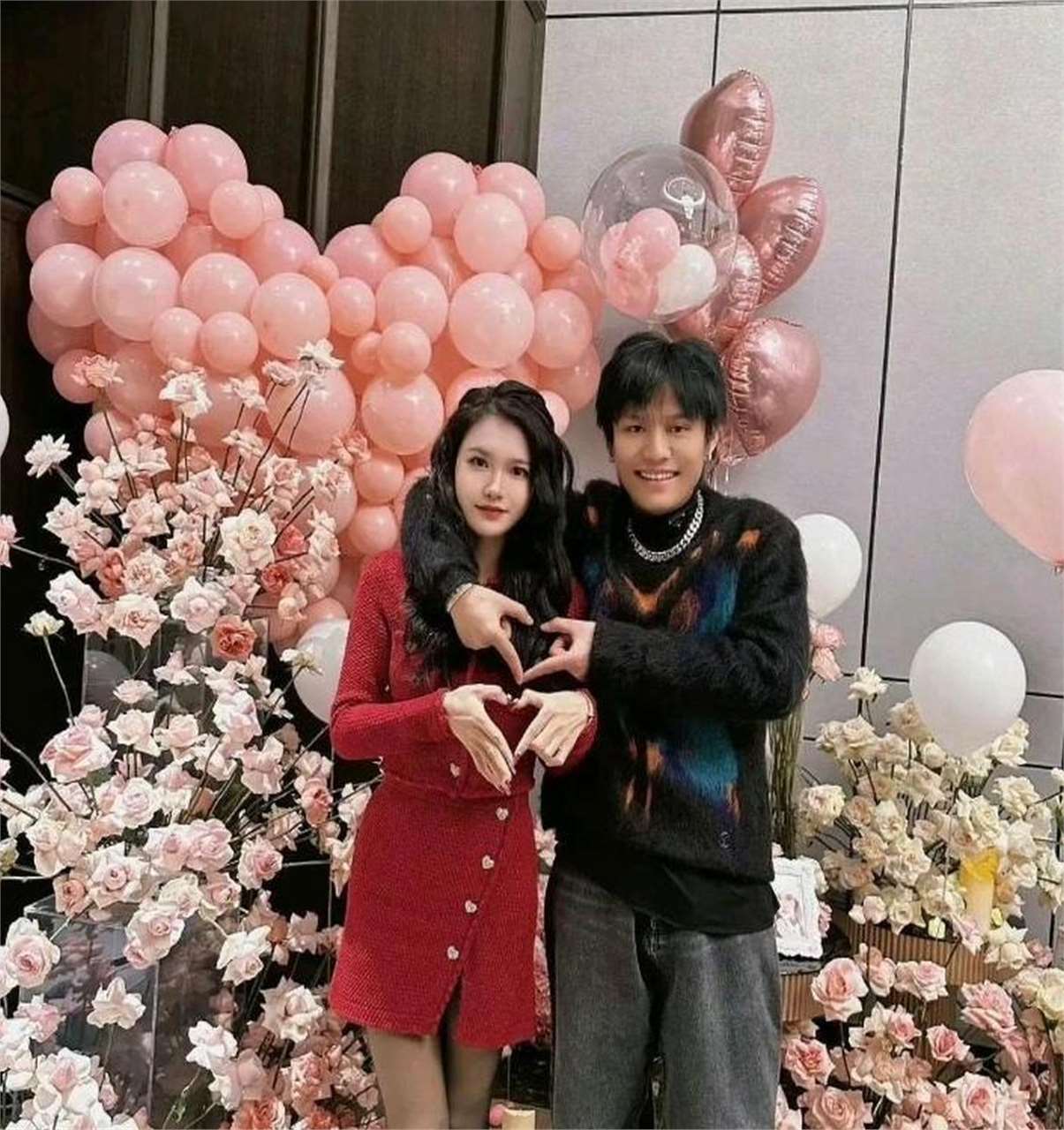 小杨哥老婆旧照被曝穷时像村姑有钱后美若天仙让人高攀不起