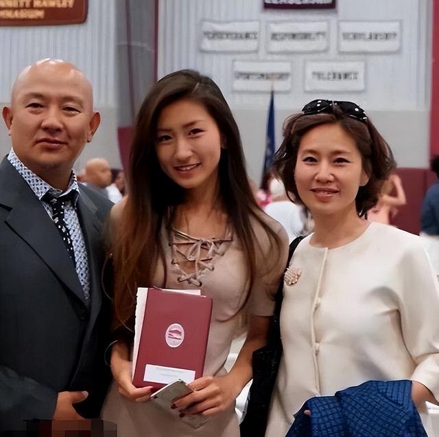 史小诺是一个内心非常文艺,很感性的美丽女人,她老公是帅气型男