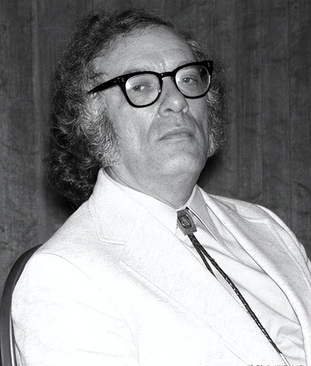 他是科幻大师艾萨克·阿西莫夫,从未登上太空,却创造了银河帝国