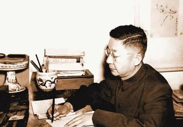 老舍自杀后,舒乙产生心结,只愿称其"老舍先生",晚年终于改口