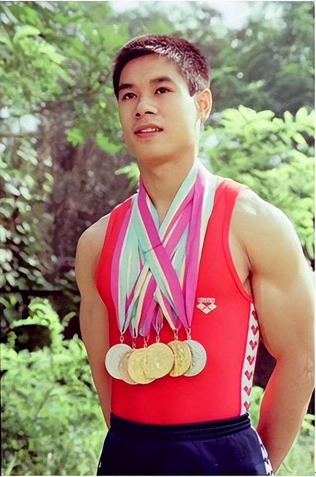 李宁巴黎奥运独行,岁月痕迹显老态