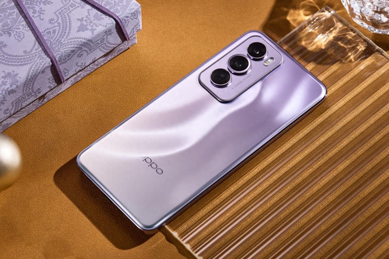 oppo reno13一骑绝尘 3nm处理器 5500mah大电池