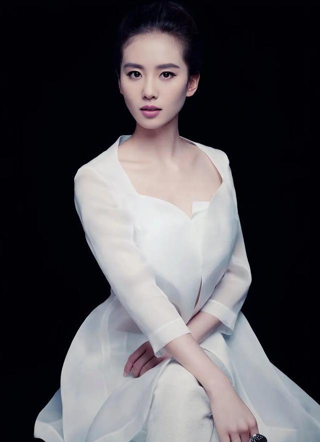 刘诗诗奥运证件照惊艳亮相,肤若凝脂尽显东方美