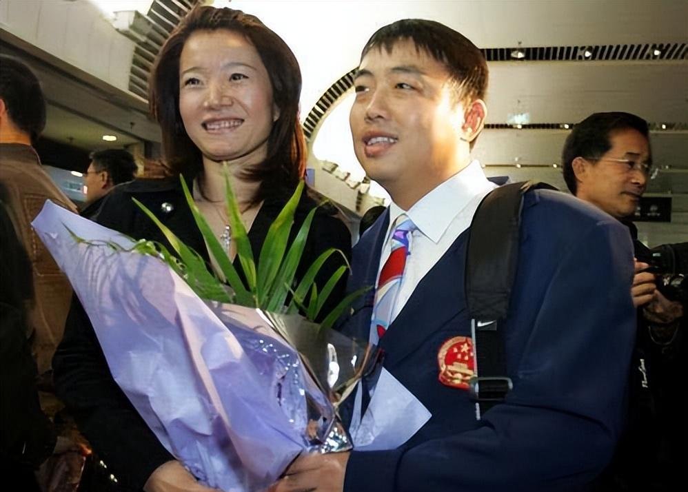 刘国梁妻子王瑾:16岁早恋退队,创业成亿万富婆,和婆婆亲如母女
