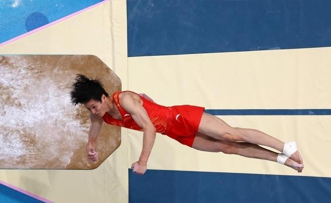 双杠失误,苏炜德夺金梦碎巴黎!