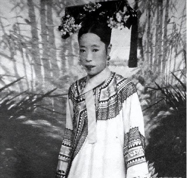 隆裕太后生活优裕,又没有疾病,为何在清帝退位第二年就去世了?