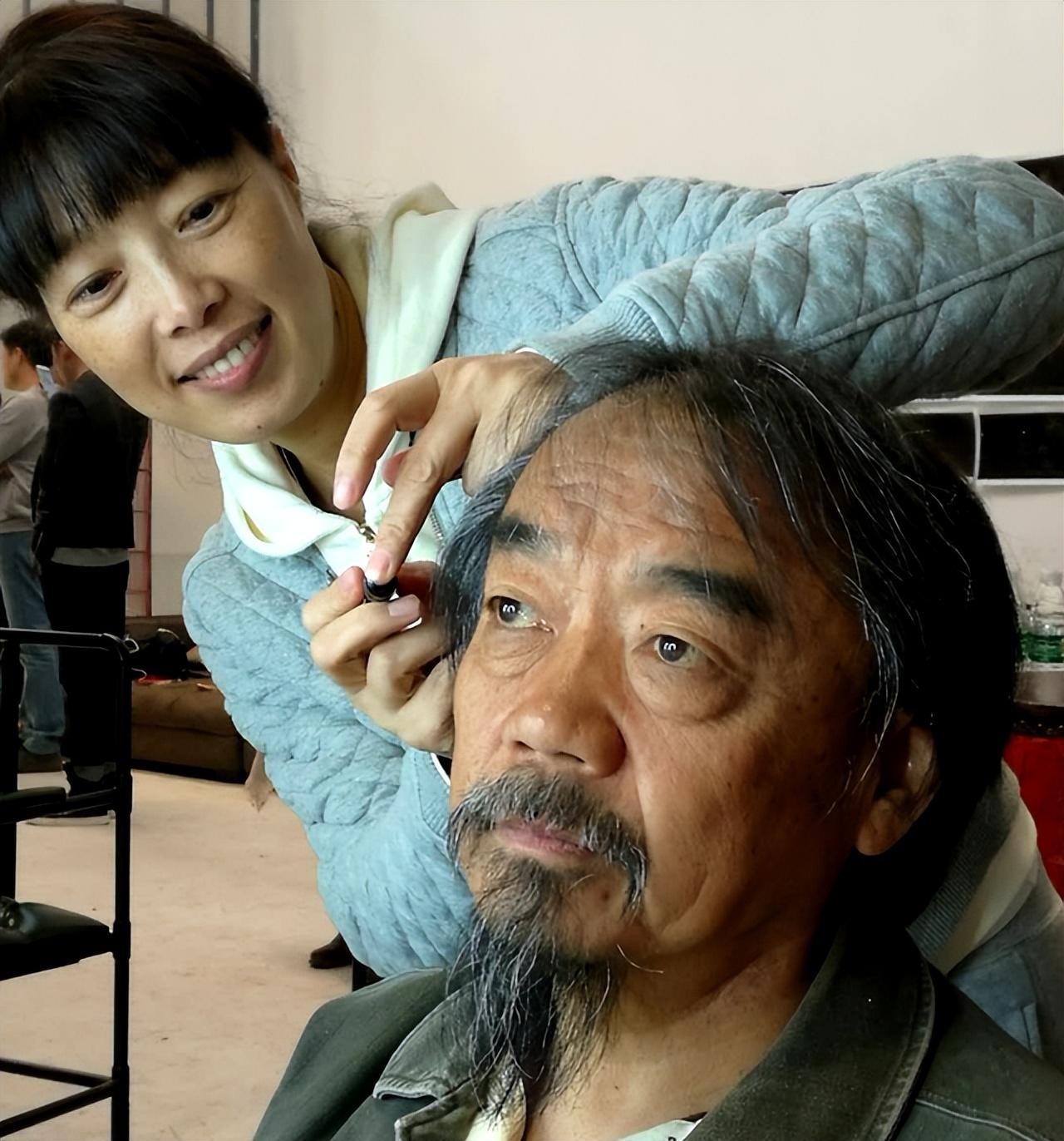 回顾演员尚铁龙:当18年工人小山羊胡谢顶,他才不是普通69岁老头