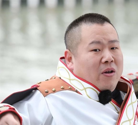 旺夫贤妻郑敏:对待婆婆如亲生母亲,支持丈夫岳云鹏资助5个姐姐