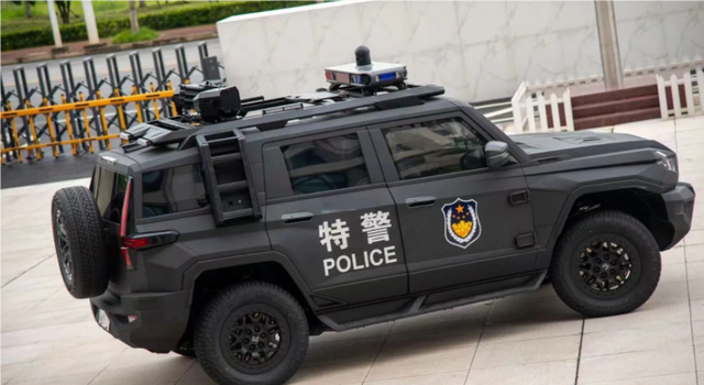 中国首款防弹越野车:东风猛士917特警版亮相