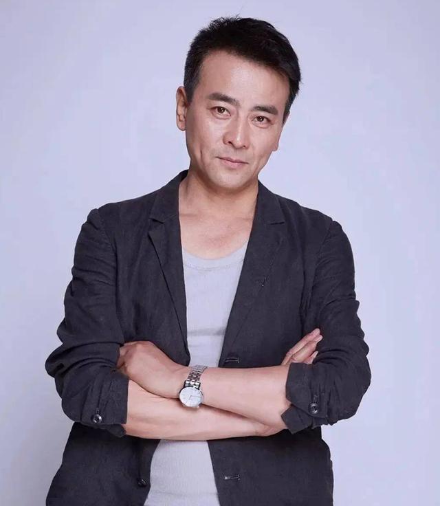 演员罗刚:娶小23岁的郝蕾,陪娇妻战胜家族遗传病,48岁老来得子
